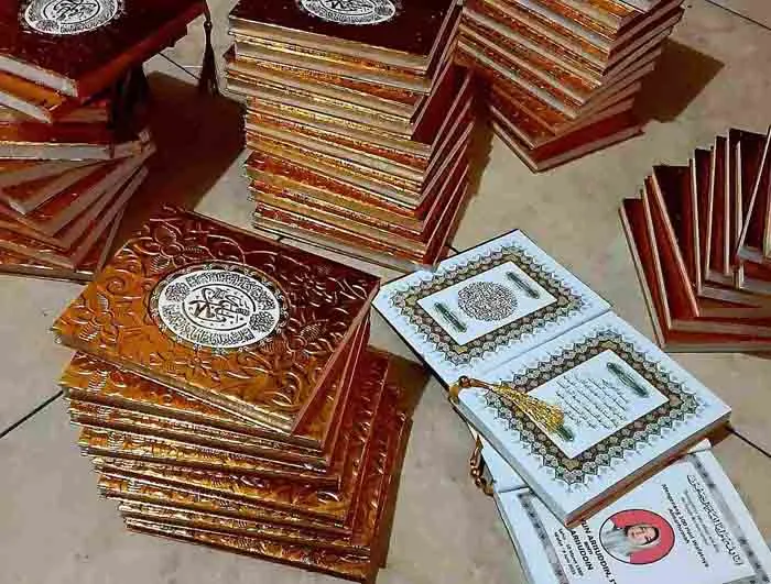 Yasin Hardcover Gold